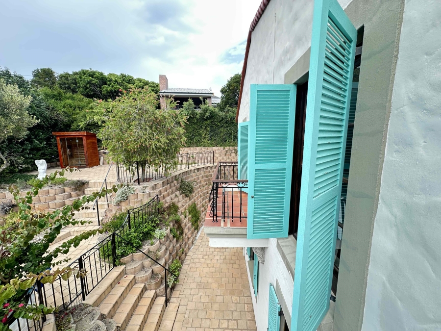 6 Bedroom Property for Sale in Kingfisher Creek Western Cape